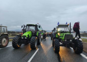 Κλιμακώνονται οι αγροτικές κινητοποιήσεις – Crash test ο σημερινός αποκλεισμός στο λιμάνι του Βόλου
