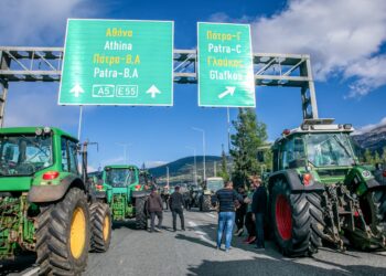 «Πυρά» της αντιπολίτευσης για τους κυβερνητικούς χειρισμούς - Επισπεύδονται οι πληρωμές των αγροτών