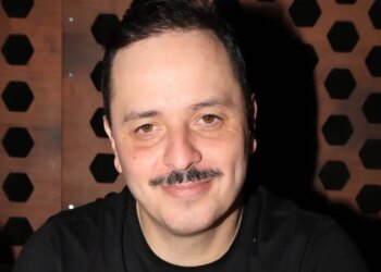 Ο Αλέξανδρος Τσουβέλας χαρακτήρισε «influencer» τον Χριστό και «έφαγε» αναφορά στο Facebook