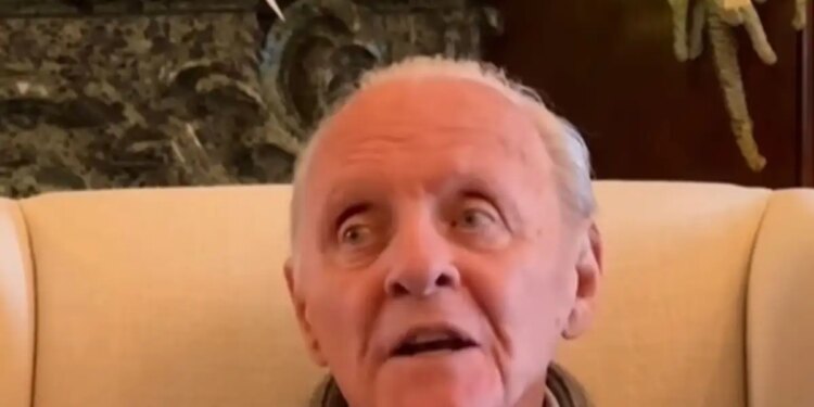 Ο Άντονι Χόπκινς γιορτάζει 50 χρόνια νηφάλιος και η χαρά του δεν κρύβεται