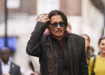 «Ebenezer: A Christmas Carol»: Ποιοι ηθοποιοί θα βρεθούν δίπλα στον Τζόνι Ντεπ