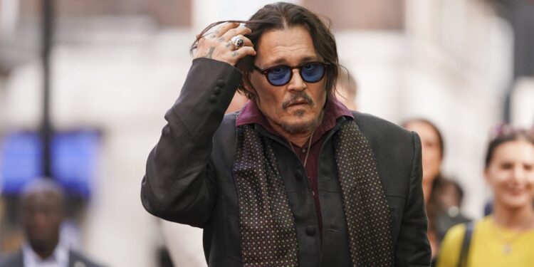 «Ebenezer: A Christmas Carol»: Ποιοι ηθοποιοί θα βρεθούν δίπλα στον Τζόνι Ντεπ