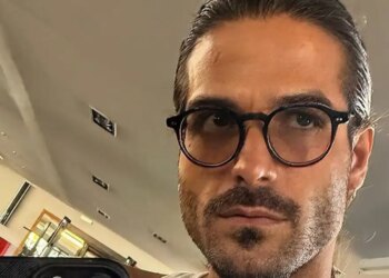 Ξέσπασε ο Άρης Μουγκοπέτρος για το φτύσιμο του Βαλάντη στους μουσικούς του