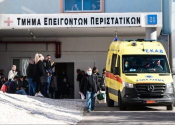 Στο Ασκληπιείο Βούλας 16χρονη λόγω μέθης – Χειροπέδες στον ιδιοκτήτη καταστήματος