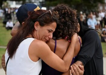 Σίδνεϊ: Μία 10χρονη, δύο ραβίνοι κι ένας επιζών του Ολοκαυτώματος ανάμεσα στα θύματα της τρομοκρατικής επίθεσης