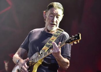 Πέθανε ο τραγουδιστής Chris Rea σε ηλικία 74 ετών