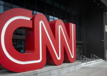 Ο Ντόναλντ Τραμπ ζητά να αλλάξει «χέρια» το CNN: Netflix και Paramount παλεύουν για την εξαγορά του