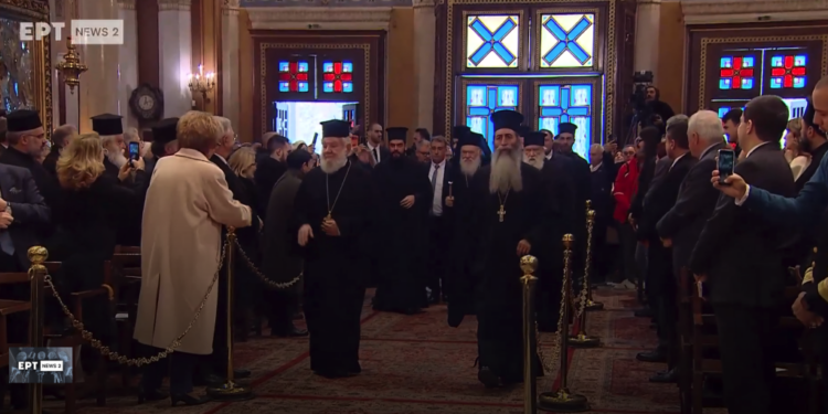 Live H κοπή της Πρωτοχρονιάτικης Πίτας της Εκκλησίας στην Ιερά Μητρόπολη Αθηνών