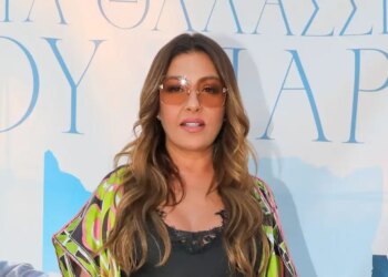 Η Έλενα Παπαρίζου πήρε εξιτήριο από το νοσοκομείο και επιστρέφει στο The Voice