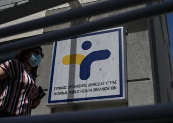 ΕΟΔΥ: 104 νέες εισαγωγές COVID19 και 7 νέοι θάνατοι την τελευταία εβδομάδα - Δύο νέα σοβαρά κρούσματα γρίπης - ertnews.gr