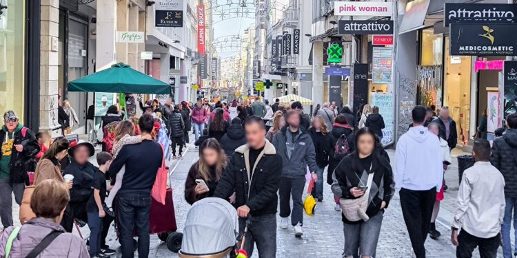 Η εμπορική κίνηση σε Αθήνα και Πειραιά στο ΕΡΤnews Radio 105,8: Σήμερα η σημαντικότερη μέρα του χρόνου – Υπάρχει αισιοδοξία ότι θα κάνουμε καλά ταμεία