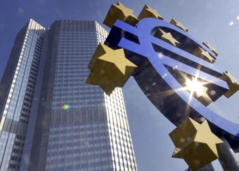 ΕΚΤ: Αναμένονται χαμηλότερες τιμές ενέργειας και αποκλιμάκωση πληθωρισμού στην Ευρωζώνη το 2026