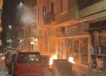 Εξάρχεια: Ένταση με μολότοφ, χημικά και κρότου λάμψης