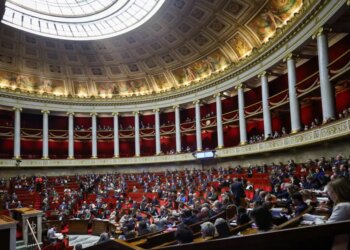 Γαλλία: Πολιτική νίκη για τον Λεκορνί - Η Εθνοσυνέλευση ενέκρινε τον προϋπολογισμό της Κοινωνικής Ασφάλισης για το 2026