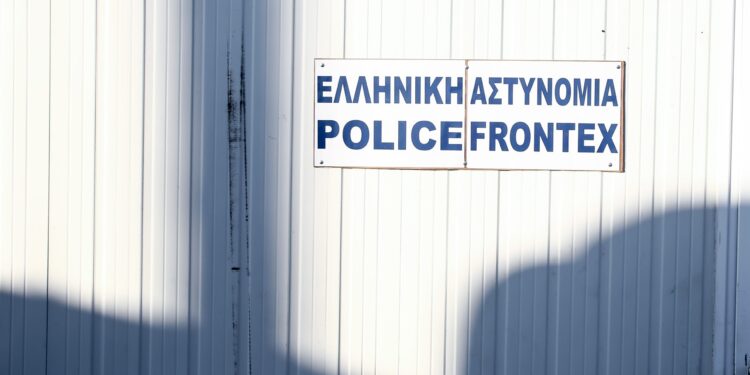 Διάσωση 24 μεταναστών νότια του Ταινάρου με συνδρομή της Frontex - ertnews.gr