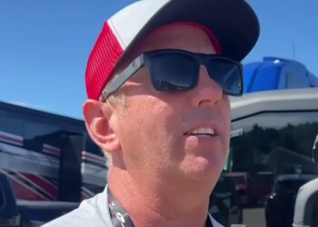 O πρώην πρωταθλητής NASCAR Γρεγκ Μπιφλ νεκρός στη συντριβή του Cessna στη Βόρεια Καρολίνα - Σκοτώθηκε και η οικογένειά του