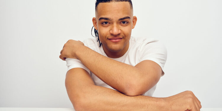 «Συγγραφείς του Κόσμου ταξιδεύουν στο Μέγαρο» με τον Εμμανουήλ Καραλή