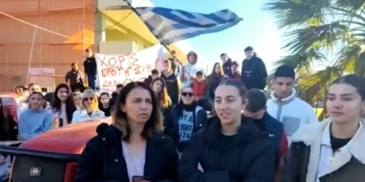 Μαθητές προχωρούν σε καταλήψεις σχολείων για να στηρίξουν τους αγρότες, γονείς τους – Τι λένε στο ΕΡΤnews