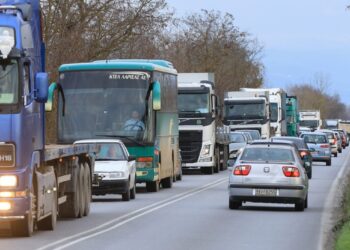 Αγροτικά μπλόκα: Κυκλοφοριακό «μπλακ άουτ» στην Αθηνών- Λαμίας – Τι θα συναντήσουν στους δρόμους οι εκδρομείς των Χριστουγέννων σήμερα