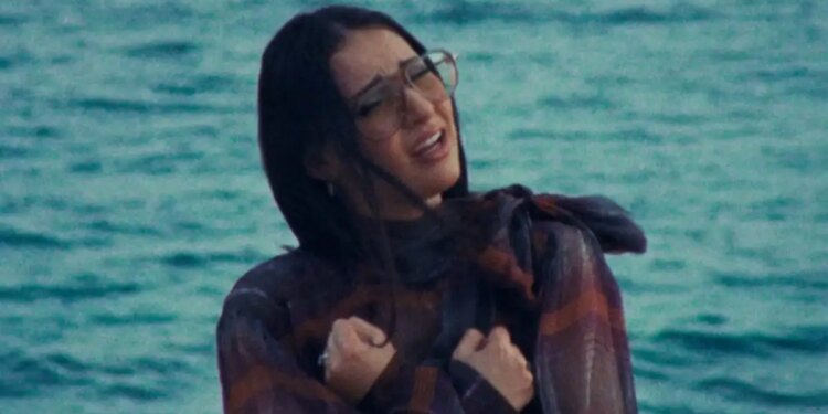 H Klavdia παρουσίασε το νέο συναρπαστικό videoclip της για το τραγούδι «Άνεμος»