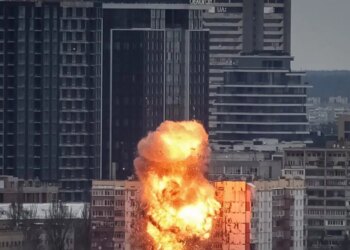 Κίεβο: Στο έλεος του χειμώνα χιλιάδες κάτοικοι - Έμειναν χωρίς ρεύμα και θέρμανση από τους βομβαρδισμούς της Ρωσίας