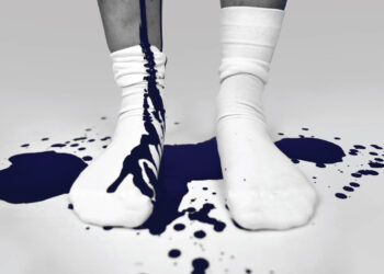 «Μαρτυρία μιας κλεμμένης εφηβείας» – Μια θεατρική διασκευή του Le Consentement στο Θέατρο Τέχνης Καρόλου Κουν