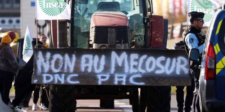 ΣΥΡΙΖΑ για συμφωνία ΕΕ–Mercosur: Η ΝΔ να υπερασπιστεί, έστω και τώρα, ουσιαστικά τα συμφέροντα της χώρας και των πολιτών της