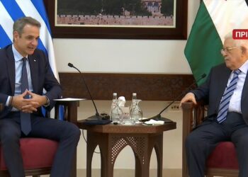 Μητσοτάκης κατά τη συνάντηση με Αμπάς: Επαναλαμβάνουμε τη δέσμευση για διάλογο προς επίτευξη της ειρήνης