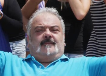 Στηβ Ντούζος: Παραμένει σε νοσοκομείο με κορονοϊό