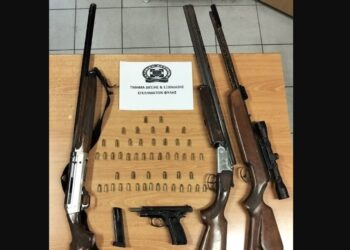 Εντοπίστηκε οπλοστάσιο σε οικία στην Φυλή – Τρεις συλλήψεις για παράβαση περί όπλων