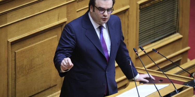ΕΛΤΑ: Στο σχέδιο δεν προβλέπεται κλείσιμο, αλλά μετασχηματισμός καταστημάτων, λέει ο Πιερρακάκης