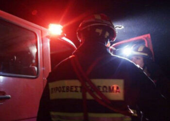 Πυρκαγιά σε ισόγειο διαμέρισμα στο Αιγάλεω – Στο νοσοκομείο μία ηλικιωμένη