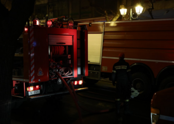 Φωτιά σε όχημα στο Πεδίον του Άρεως – Πού έχει διακοπεί η κυκλοφορία