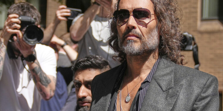 Αντιμέτωπος με νέες διώξεις για βιασμό και σεξουαλική κακοποίηση ο Ράσελ Μπραντ