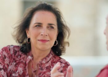 «365 Στιγμές» με τη Σοφία Παπαϊωάννου – «Το μυστικό των Χριστουγέννων της κυράς Ανθής στη Μάνη και οι Μανιάτες της Κορσικής» – Απόψε στις 23:00 στο ΕΡΤnews