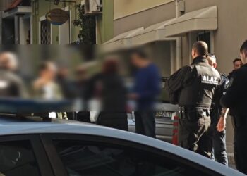 Ζωγράφου: Δύο άτομα τραυματίστηκαν σε ατύχημα με ανελκυστήρα σε σούπερ μάρκετ – Σοβαρά ο συντηρητής που εγκλωβίστηκε στην οροφή