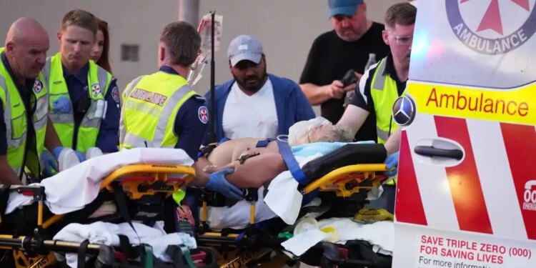 Αυστραλία: Τρομοκρατική επίθεση με πυροβολισμούς σε διάσημη παραλία του Σίδνεϊ - Πληροφορίες για πολλά θύματα