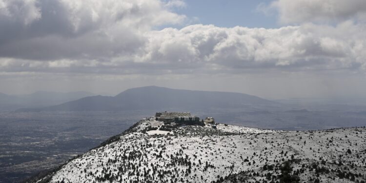 Πρωτοχρονιά με επέλαση ψύχους – Πού και ποιες ημέρες θα χρειαστεί προσοχή