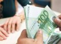 Αυξημένες οι καθαρές αποδοχές των δημοσίων υπαλλήλων λόγω της εφαρμογής μειωμένων συντελεστών φορολογίας