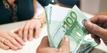 Αυξημένες οι καθαρές αποδοχές των δημοσίων υπαλλήλων λόγω της εφαρμογής μειωμένων συντελεστών φορολογίας