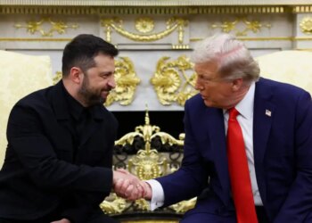 Ζελένσκι: «Οι ΗΠΑ πιέζουν την Ουκρανία να αποσυρθεί από το Ντονμπάς για να γίνει ελεύθερη οικονομική ζώνη»