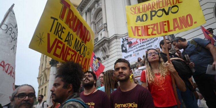 Πυρά αντιπολίτευσης στην κυβέρνηση για τη Βενεζουέλα – Επίκαιρη ερώτηση Χαρίτση, ειδική συνεδρίαση ζητεί η Κωνσταντοπούλου