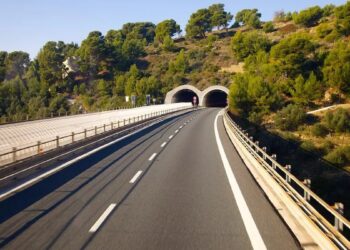 Κίνα: Σε κυκλοφορία ο μεγαλύτερος αυτοκινητόδρομος-σήραγγα στον κόσμο