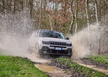 Το ανανεωμένο Jeep Avenger ετοιμάζεται