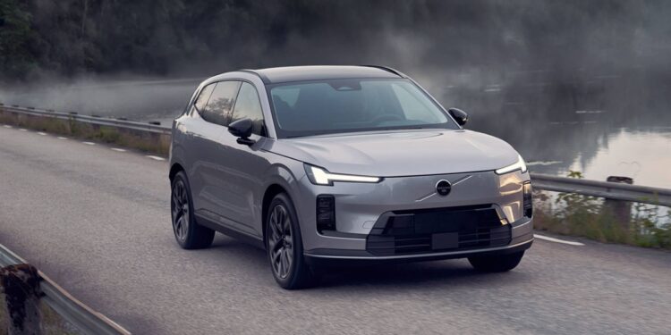 Η Volvo διατηρεί τους κινητήρες βενζίνης ως τα τέλη της δεκαετίας του 2030