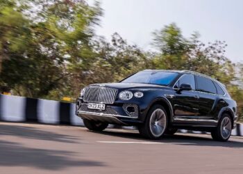 Κάτω από το νέο SUV της Bentley θα κρύβεται μια Porsche Cayenne