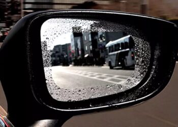 Το αξεσουάρ που θα κρατά πάντα τον καθρέφτη σου στεγνό (+video)