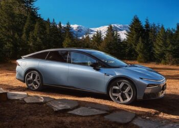 XPeng P7+: Η «έξυπνη» μπερλίνα που έρχεται το 2026 και υπόσχεται τεράστια αυτονομία