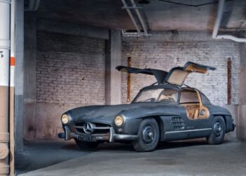 Σε δημοπρασία μια σπάνια Mercedes 300 SL Gullwing