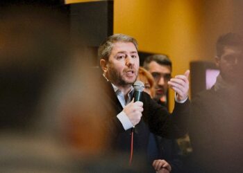 Με στόλο πολυτελών SUV ο Νίκος Ανδρουλάκης στα μπλόκα